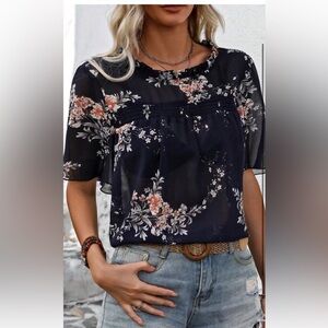 NWT Floral double lined bell sleeve blouse size 18/20 🌺👗👠 177